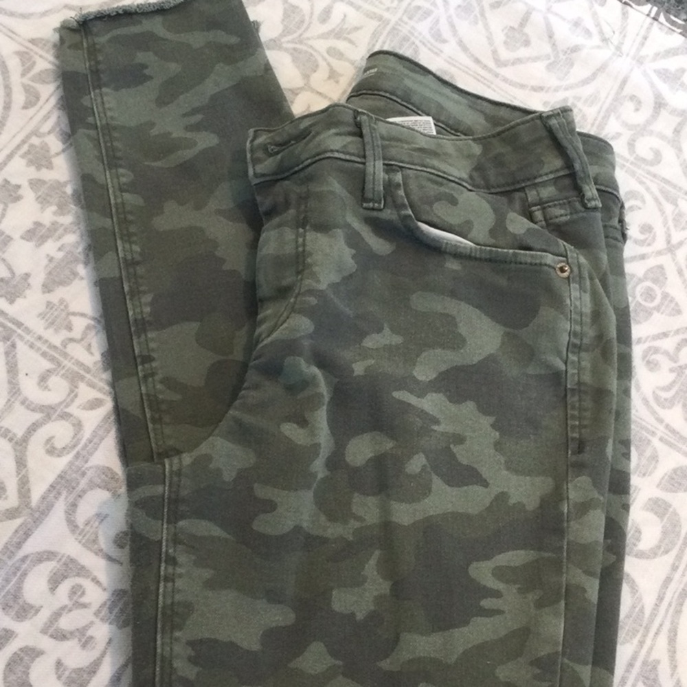 Old Navy Rock Star super skinny camouflage jeans size 4 - Picture 1 of 9